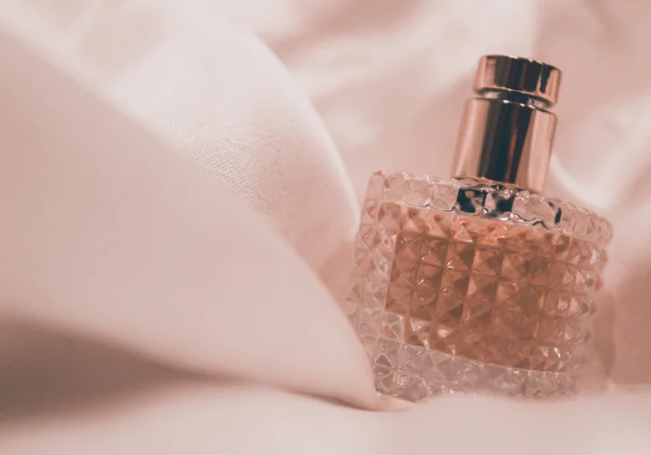 Parfumi vs. toaletne vode: Kakšne so razlike med njimi?>