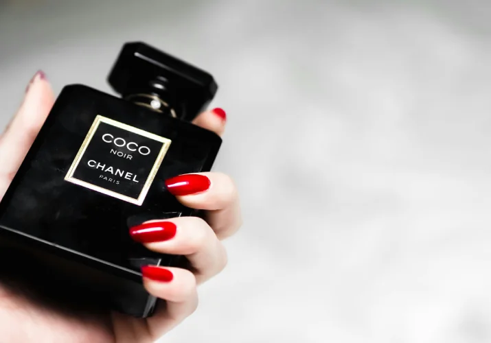 Chanel: »Ženska, ki ne nosi parfuma, nima prihodnosti.«>