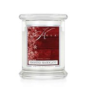 Kringle Candle Frosted Mahogany srednje dišeča sveča z 2 stenjema (411 g)