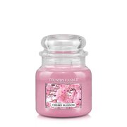Country Candle Cherry Blossom srednje dišeča sveča z 2 stenjem (453 g)