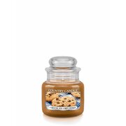 Country Candle Chocolate Chip Cookie mini dišeča sveča z 1 stenjem (104 g)