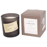 Paddywax Library John Steinbeck dišeča sveča v darilni škatli 6,5 oz (184 g)