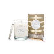 KOBO Aurelia Violette Noir Candle dišeča sveča (11 oz / 312 g)