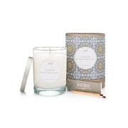 Dišeča sveča KOBO Motif Zapote Candle (11 oz / 312 g)