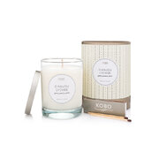 KOBO Coterie D'Anjou liči dišeča sveča (11 oz / 312 g)
