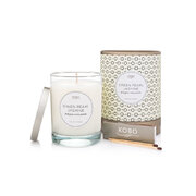 KOBO Coterie Green Pearl Jasmine dišeča sveča (11 oz / 312 g)