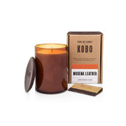 KOBO Woodblock Candle Modena Leather dišeča sveča (15 oz / 425 g)