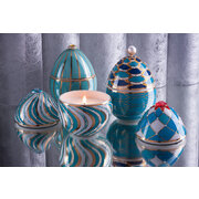 LADENAC Bois de Russie dišeča sveča AZUL turkizna z okrasnimi kamenčki (220 g) v darilni škatli
