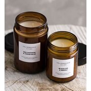 Dišeča sveča Vila Hermanos Apothecary Red Saffron & Cedar Blue 150 g