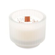 Paddywax Cypress & Fir dišeča sveča "white frost" z lesenim stenjem 141 g