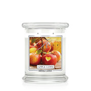 Kringle Candle Apple Love srednja dišeča sveča z 2 stenjema (411 g)