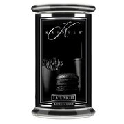 Kringle Candle Reserve Late Night velika dišeča sveča z 2 stenjema (624 g)
