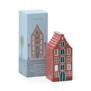 Keramična hišica za čajno svečko Paddywax AMSTERDAM z 1 čajno svečko in 20 stožci Palo Santo