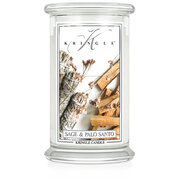 Kringle Candle Sage & Palo Santo velika dišeča sveča z 2 stenjema (624 g)