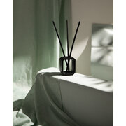ipuro Essentials dišeče palčke Black Bamboo s črnim keramičnim stojalom