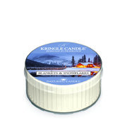 Dišeča sveča Kringle Candle Blankets & Snowflakes (42g)
