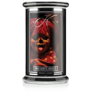 Kringle Candle Halloween Dreadful Dolly velika dišeča sveča z 2 stenjema (624 g)